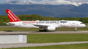 Photo of N757HW - Boeing 757-225 operated by Honeywell International Inc.
