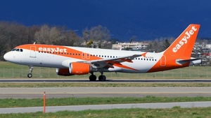 Photo of G-EZUC - Airbus A320-214 operated by easyJet