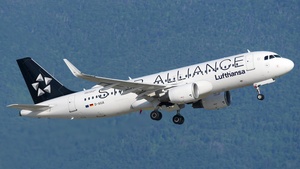 Photo of D-AIUA - Airbus A320-214 operated by Lufthansa