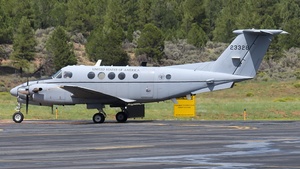 Photo of 92-03328 - Beechcraft C-12V Huron operated by US Army