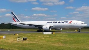 Photo with serial 32852 - Boeing 777-328(ER)