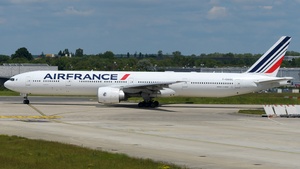Photo with serial 32727 - Boeing 777-328(ER)
