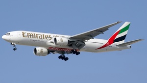 Photo of A6-EMK - Boeing 777-21H(ER) operated by Emirates