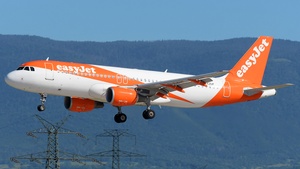 Photo of G-EZUF - Airbus A320-214 operated by easyJet