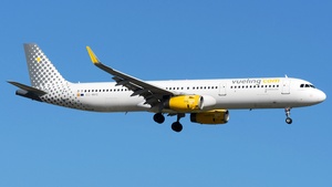 Photo of EC-MHS - Airbus A321-231 operated by Vueling