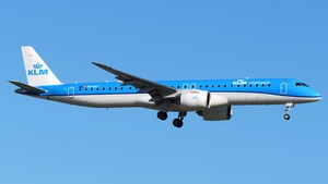 Photo of PH-NXZ - Embraer ERJ-195-E2 operated by KLM Cityhopper