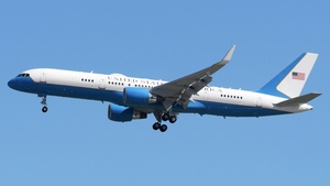 Photo of 09-0016 - Boeing C-32A operated by US Air Force