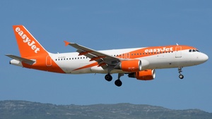 Photo of G-EZUI - Airbus A320-214 operated by easyJet