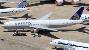 Photo of N209UA - Boeing 777-222(ER) operated by United Airlines