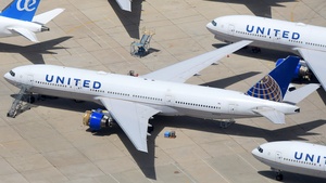 Photo of N795UA - Boeing 777-222(ER) operated by United Airlines