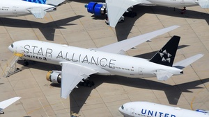 Photo of N218UA - Boeing 777-222(ER) operated by United Airlines