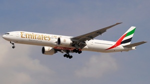 Photo of A6-ECJ - Boeing 777-31H(ER) operated by Emirates