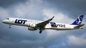 Photo of SP-LNG - Embraer ERJ-195AR operated by LOT Polish Airlines