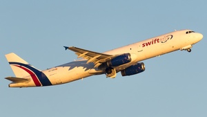 Photo of EC-OHG - Airbus A321-231(P2F) operated by Swiftair