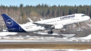 Photo of D-AIZX - Airbus A320-214 operated by Lufthansa