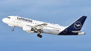 Photo of D-AIBM - Airbus A319-112 operated by Lufthansa CityLine