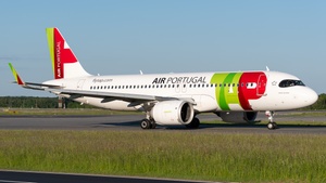 Photo with serial 12211 - Airbus A320-251N