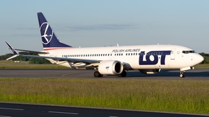 Photo of SP-LYH - Boeing 737 MAX 8 operated by LOT Polish Airlines