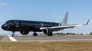 Photo of G-OATW - Airbus A321-253NX operated by Titan Airways