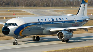 Photo of D-AISZ - Airbus A321-231 operated by Lufthansa
