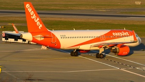 Photo with serial 5648 - Airbus A320-214