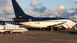 Photo of LY-JMS - Boeing 737-522 operated by KlasJet