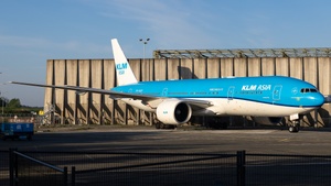 Photo of PH-BQF - Boeing 777-206(ER) operated by KLM Asia