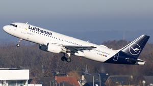 Photo of D-AIZB - Airbus A320-214 operated by Lufthansa