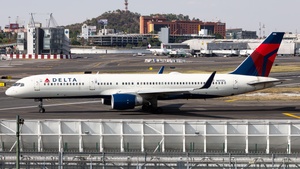 Photo of N695DL - Boeing 757-232 operated by Delta Air Lines