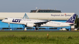 Photo of SP-LEA - Embraer ERJ-195-E2 operated by LOT Polish Airlines