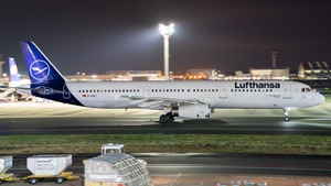 Photo of D-AIRY - Airbus A321-131 operated by Lufthansa