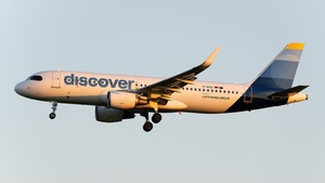 Photo of D-AIUU - Airbus A320-214 operated by Discover Airlines