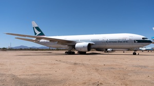 Photo of B-HNL - Boeing 777-267 operated by Cathay Pacific Airways