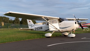 Photo of D-EOXM - Cessna 172S Skyhawk SP operated by AIRBUS Motorfluggruppe