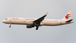 Photo of B-8651 - Airbus A321-211 operated by China Eastern Airlines