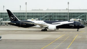 Photo of D-ABPU - Boeing 787-9 Dreamliner operated by Lufthansa