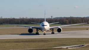 Photo of N777UA - Boeing 777-222 operated by United Airlines