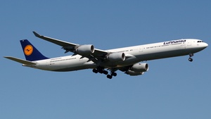 Photo of D-AIHX - Airbus A340-642 operated by Lufthansa