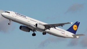 Photo of D-AISC - Airbus A321-231 operated by Lufthansa