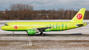 Photo of VP-BDT - Airbus A320-214 operated by S7 Airlines