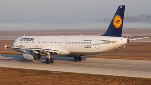 Photo of D-AIRK - Airbus A321-131 operated by Lufthansa