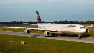Photo of D-AIHQ - Airbus A340-642 operated by Lufthansa