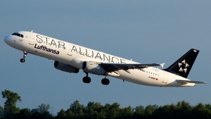 Photo of D-AIRW - Airbus A321-131 operated by Lufthansa
