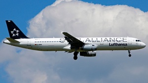 Photo of D-AIRW - Airbus A321-131 operated by Lufthansa