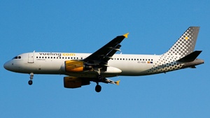 Photo of EC-KDX - Airbus A320-216 operated by Vueling