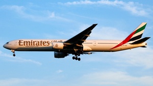 Photo of A6-EMO - Boeing 777-31H operated by Emirates