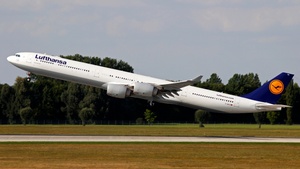 Photo of D-AIHU - Airbus A340-642 operated by Lufthansa