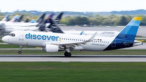 Photo of D-AIUU - Airbus A320-214 operated by Discover Airlines
