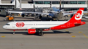 Photo of OE-LEU - Airbus A320-214 operated by Niki