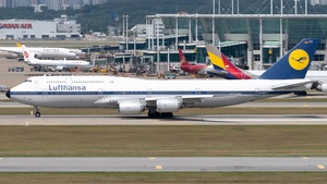 Photo of D-ABYT - Boeing 747-830 operated by Lufthansa